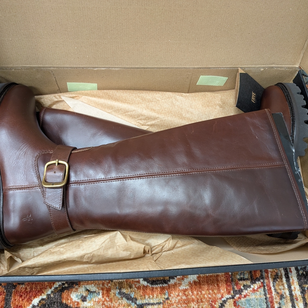 FRYE AND CO. Cognac Lug Sole Boot